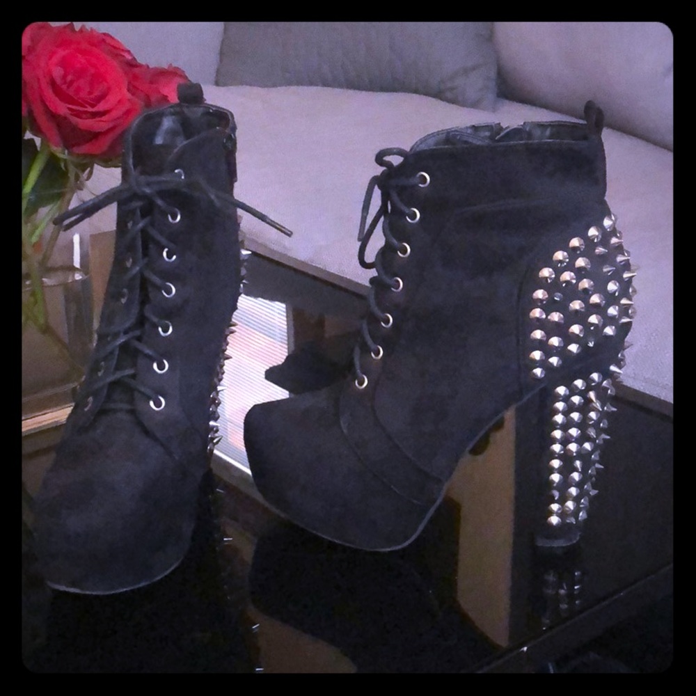 Chunky high heel with studs